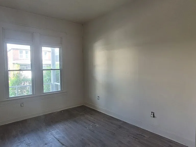 150 Comrie Ave — Photo 3