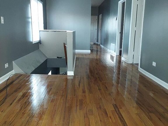 2nd image of 5220 S Laflin St #1