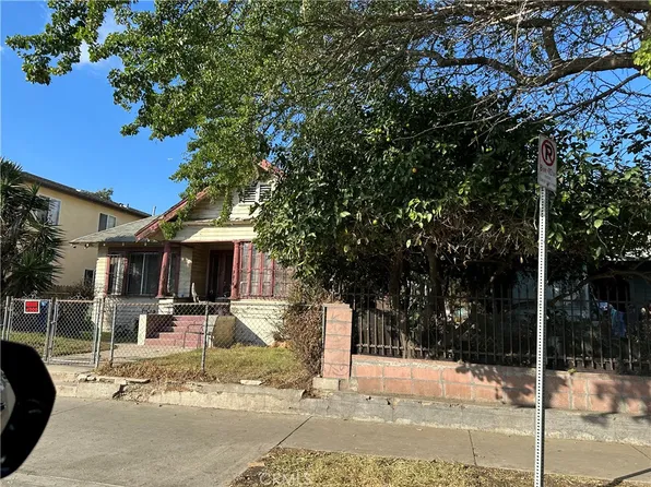 137 W 47th Pl, Los Angeles, CA 90037