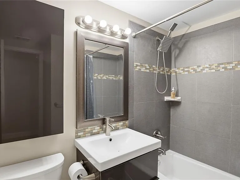 2285 Peachtree Rd NE #709 — Photo 24