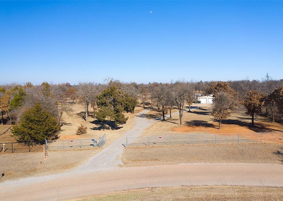 1st image of 2590 E Lakewood Dr #13