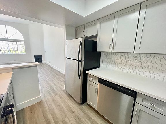 5th image of 1811 Malcolm Ave #9