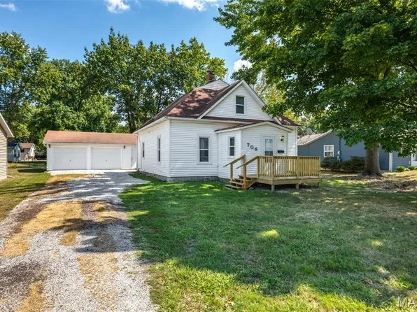 706 S Hibbard St, Staunton, IL 62088