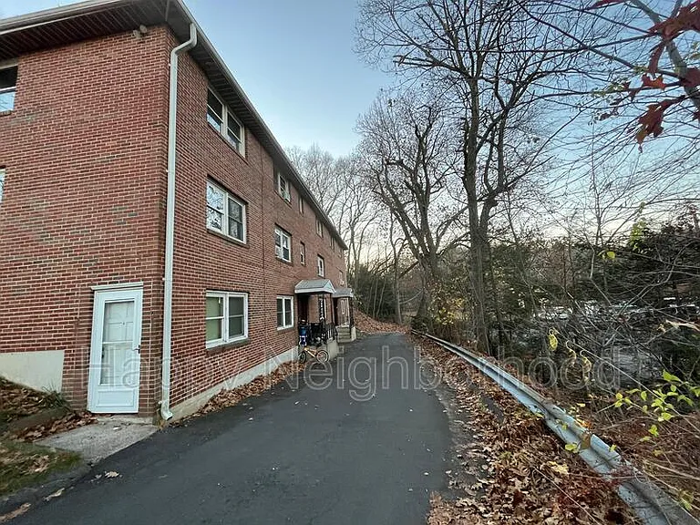 451 Divinity St #E — Photo 12