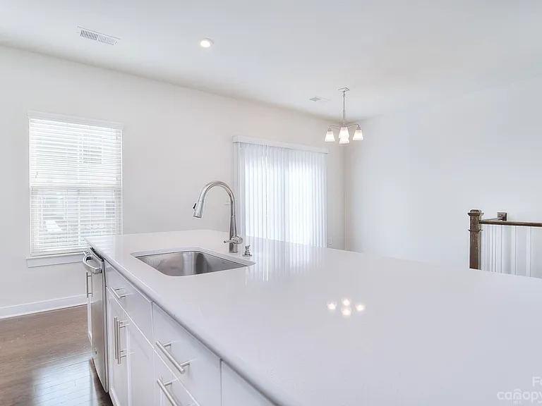 1810 Shumard Ln — Photo 12