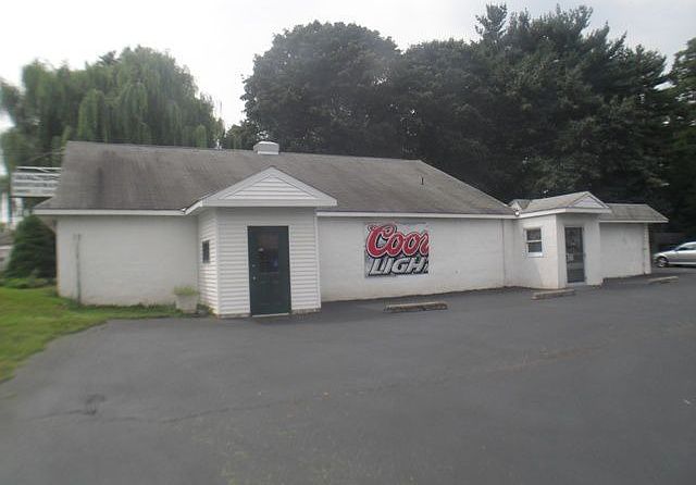 Restaurant w/ Liquor License