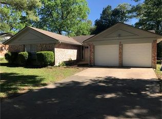 156 Greenleaf Ln, Conroe, TX 77304