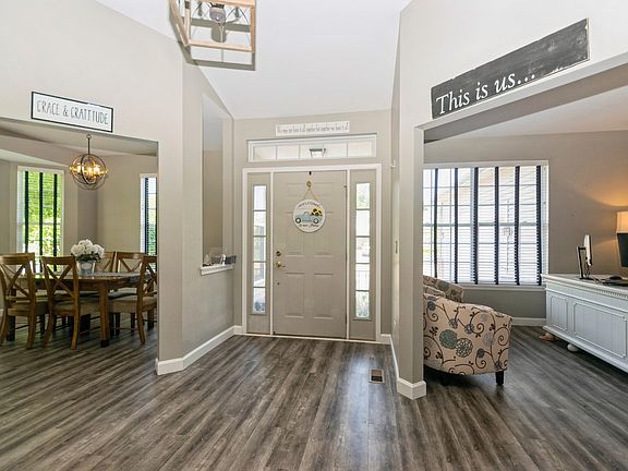 3rd image of 601 Clearwater Ct