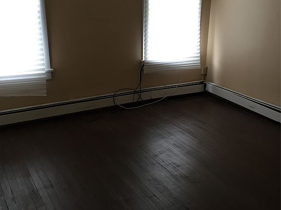 5th image of 421 Gladstone Ave