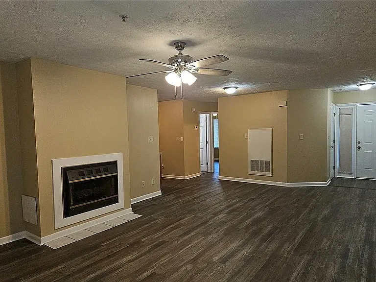 3375 Galleria Dr #7 — Photo 6