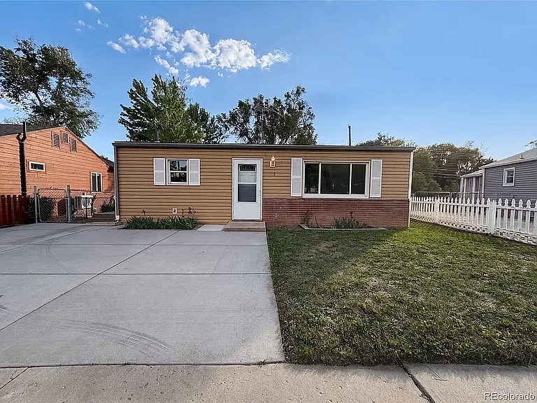 439 Sunnyside Ln — Photo 6