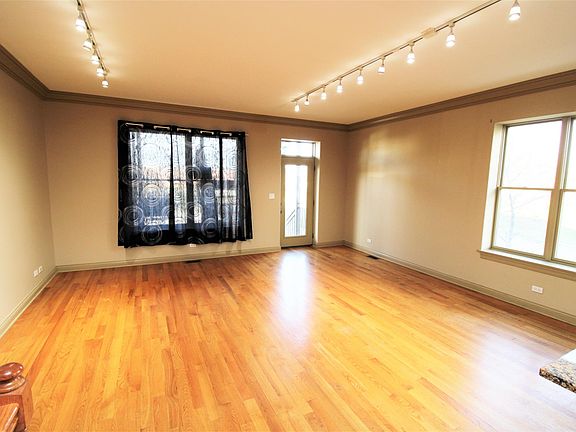 4th image of 4622 W Schubert Ave #1