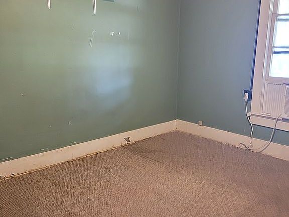 5th image of 41 W Gary St
