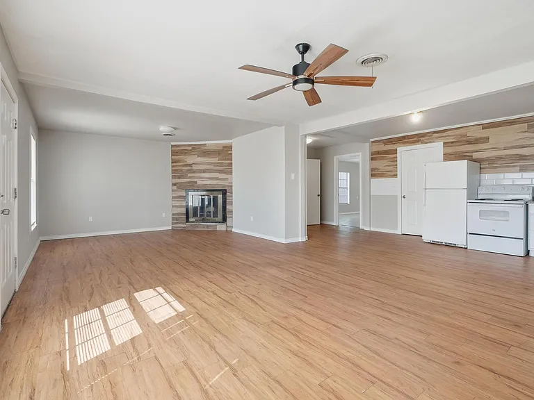 2034 Collins Ave — Photo 18
