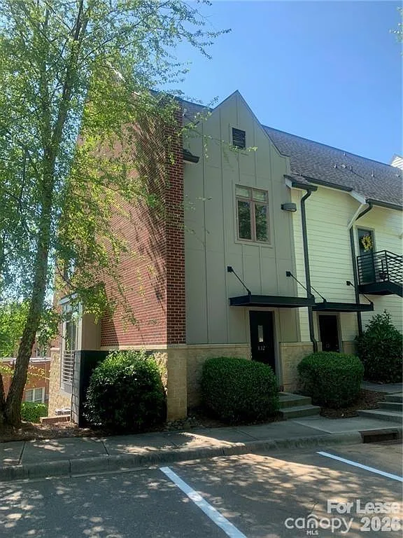 2 bed, 2.5 bath, 1066 sqft, $1,800 — Photo 1