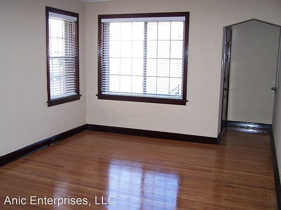 3rd image of 6308 Bancroft Ave