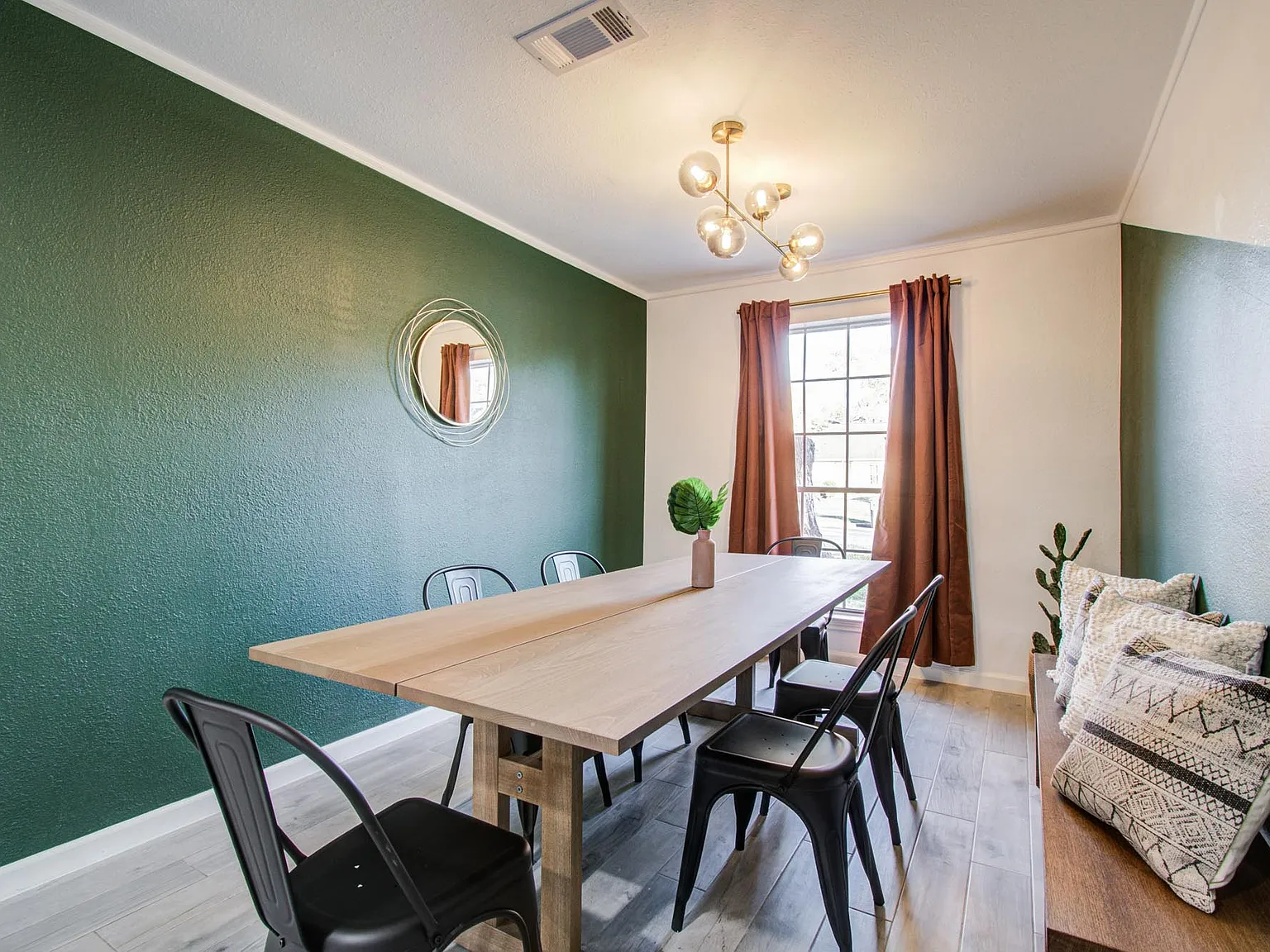 5 bed, 1959 sqft, $8,950 — Photo 2