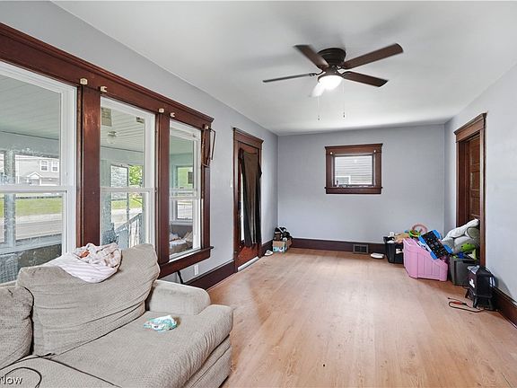 5th image of 1111 East Ave