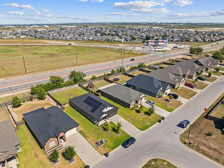8402 Pleasant Trail Dr — Photo 38