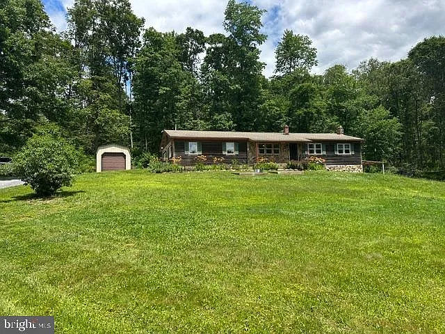 115 Fieldstone Rd — Photo 2