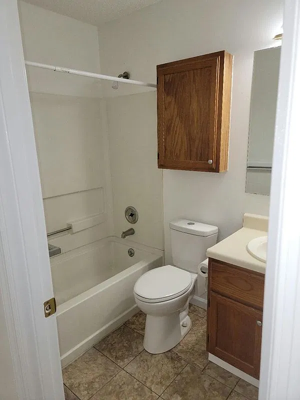 2 bed, 2.0 bath, 851 sqft, $1,350 — Photo 3