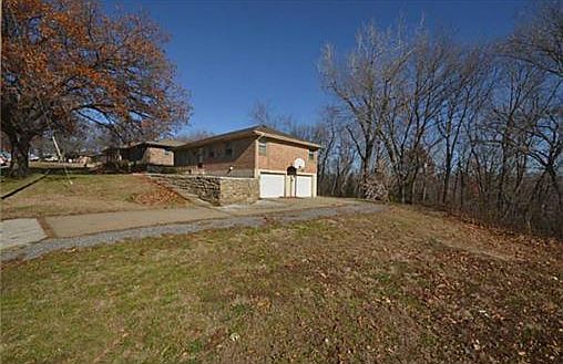5th image of 581 S Bluegrass Dr