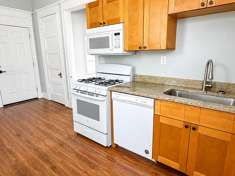 1459 Saint James Ct — Photo 10