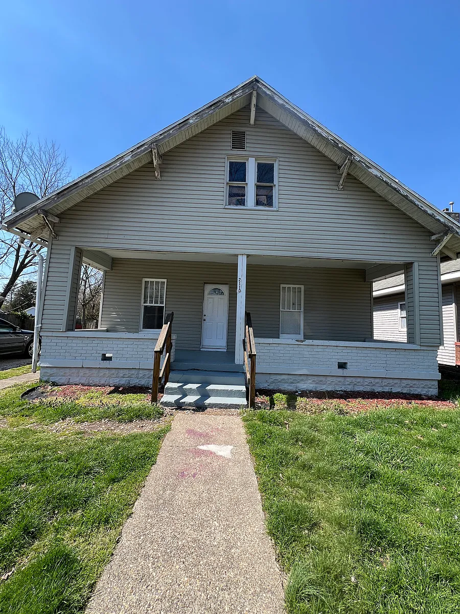 Photo 1 of 7 - 2110 Hendricks St - Terre Haute, IN Primary Photo - 2110 Hendricks St