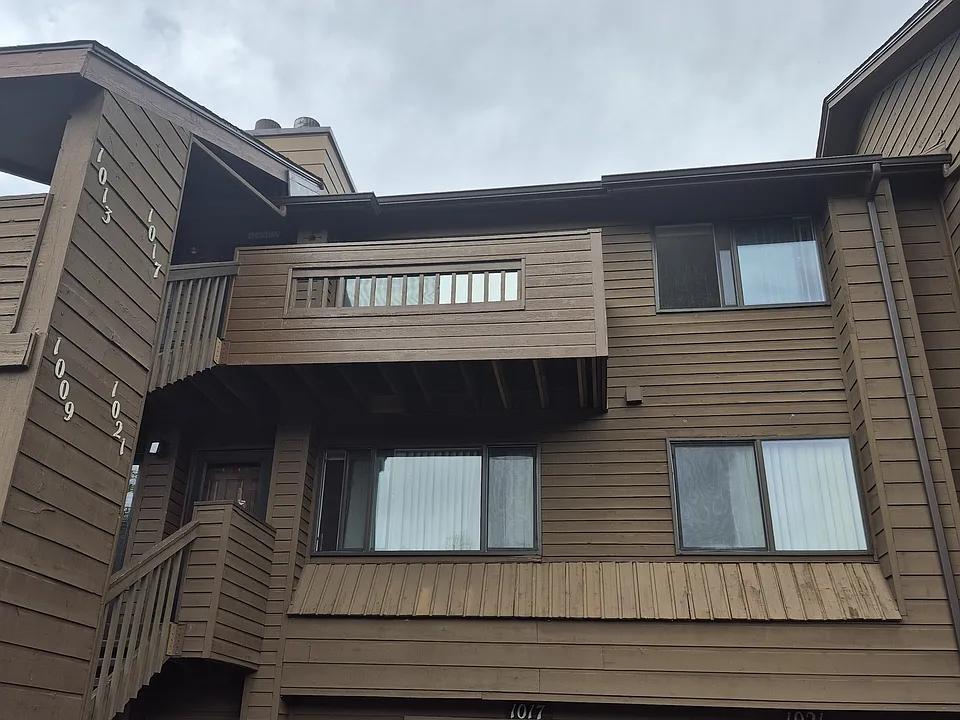 1017 Moorings Dr