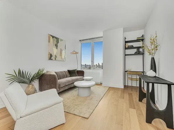 43-22 Queens St, Long Island City, NY