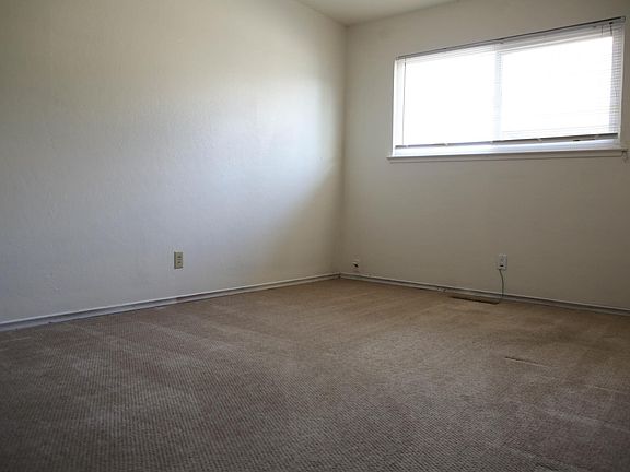 4th image of 1226 Flora Ave