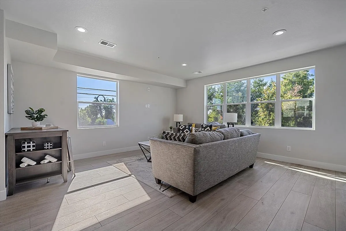3 bed, 1603 sqft, $3,000 — Photo 3