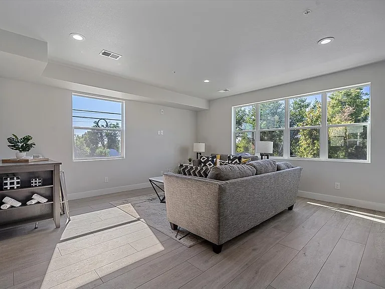 1320 Benton St — Photo 23