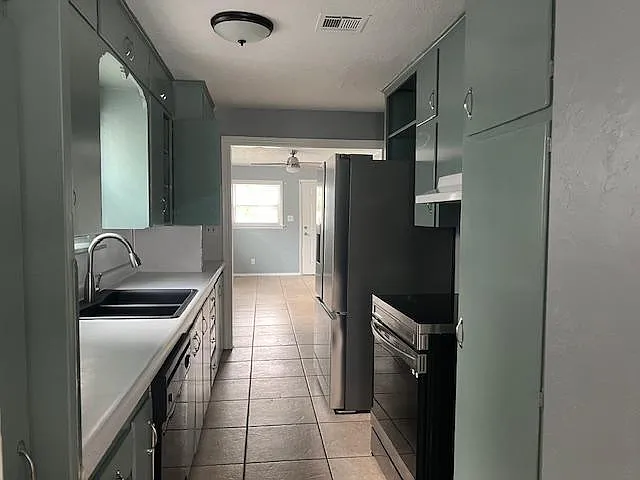 1724 NW Ash Ave — Photo 5
