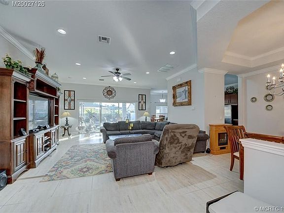 4th image of 2262 SW Abalon Cir
