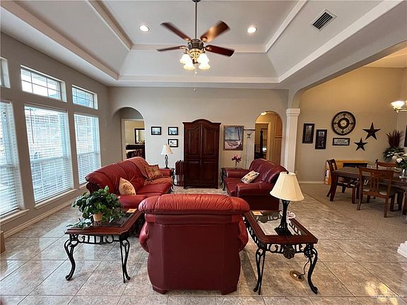 5th image of 838 Lucy Dr