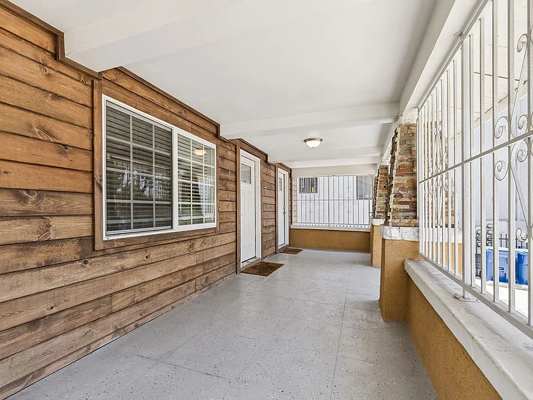 2106 Crenshaw Blvd — Photo 4