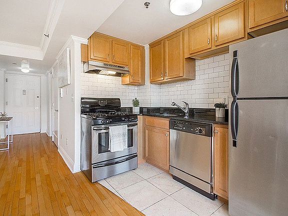 4th image of 14-47 28th Ave Unit 5B