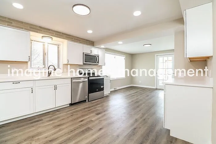 229 Marion Dr — Photo 5