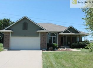 17625 157th Ter, Basehor, KS 66007