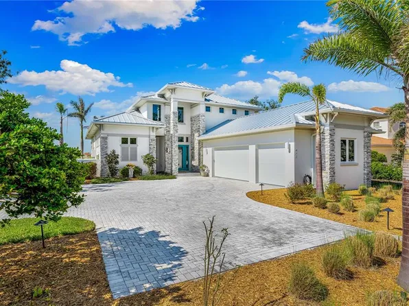 935 Bayshore Rd, Nokomis, FL 34275