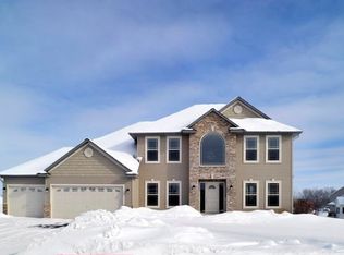 9288 Hunters Ct, Saint Bonifacius, MN 55375