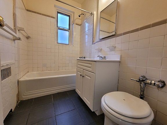 5th image of 100 Winthrop St #1
