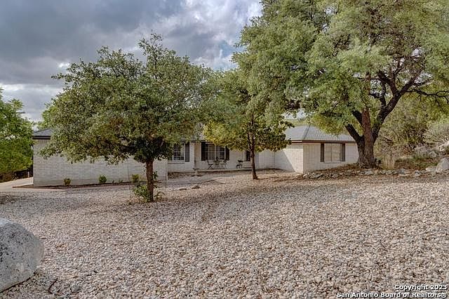 1st image of 440 Wisteria
