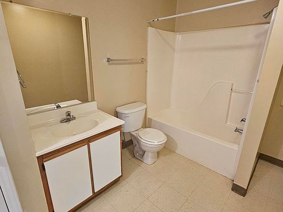 4th image of 518 W Main St #6A