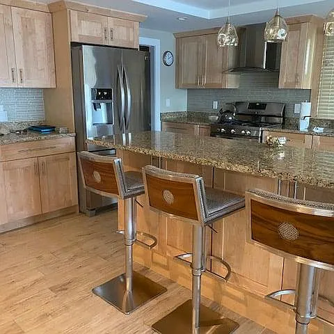 Fully equipped kitchen with 3 bar stools, gas stove, refrigerator with ice maker, dishwasher and disposal