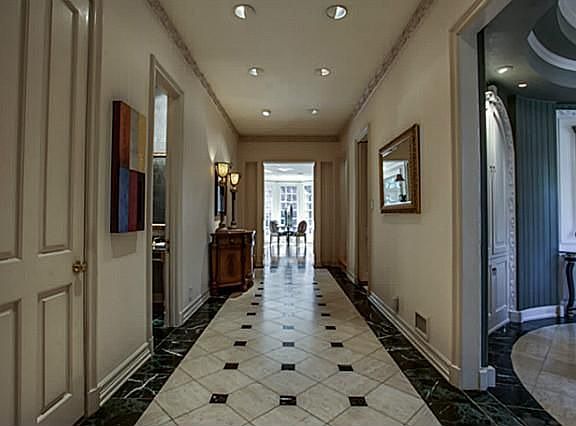 3rd image of 4667 N Versailles Ave