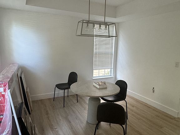 5th image of 2400 Oberwood Dr