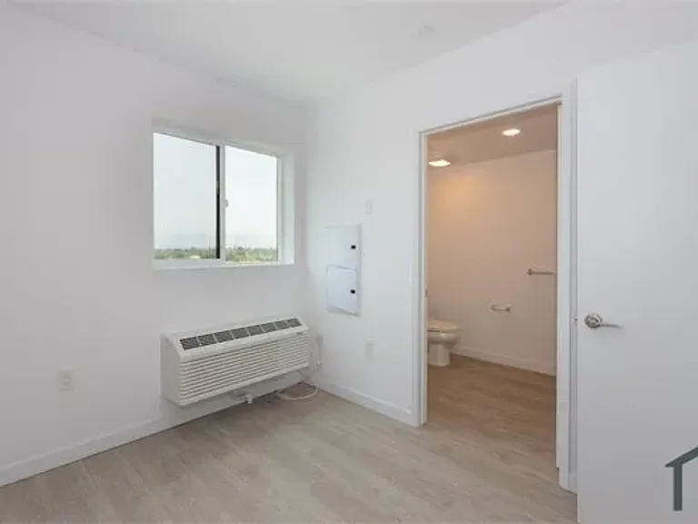 10705-09 Avalon Blvd. — Photo 22