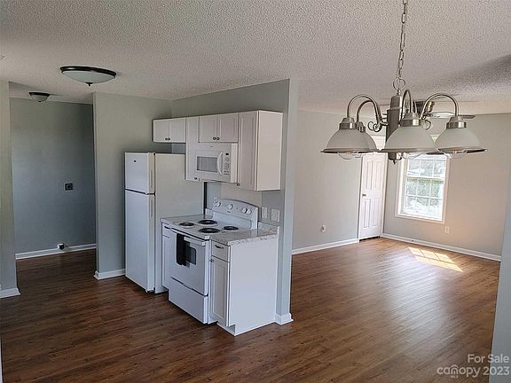5th image of 480 Boggs St